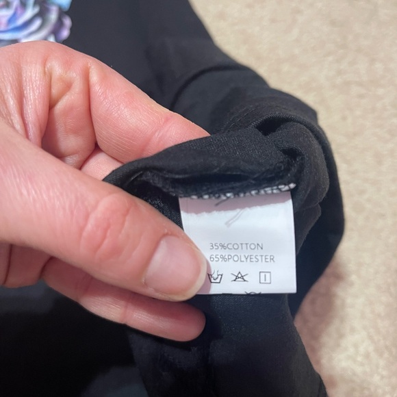 Medium “Never Give Up” Tee - Picture 8 of 8